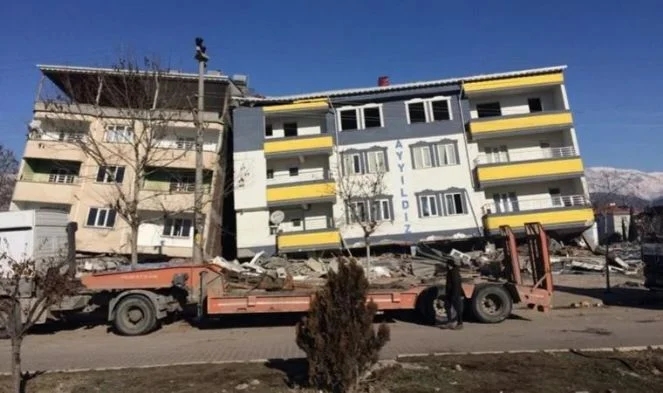 İSTANBUL'DA ZEMİN SIVILAŞMASI galerisi resim 2