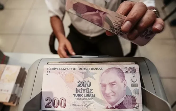 Üzülen emekliye jest yapılıyor