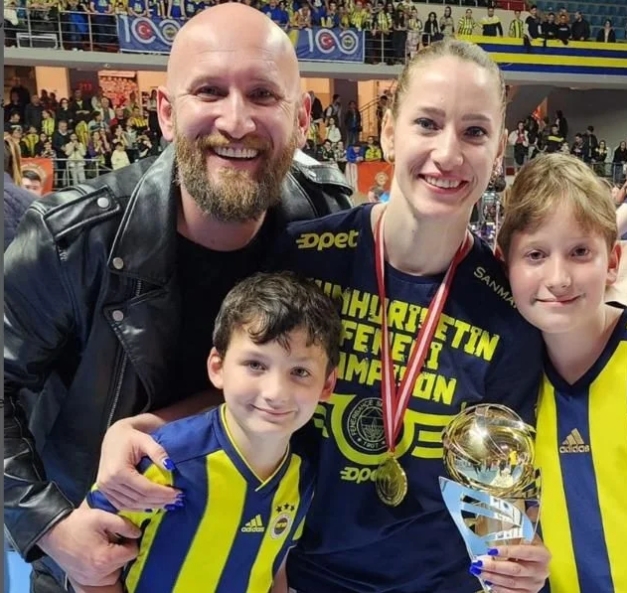 Gizem Örge'nin abisi ünlü bir oyuncu çıktı! galerisi resim 4