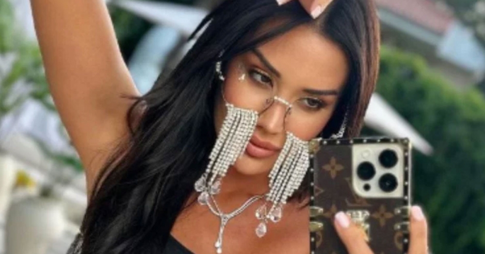 Sağa sola para saçan Dilan Polat galerisi resim 9