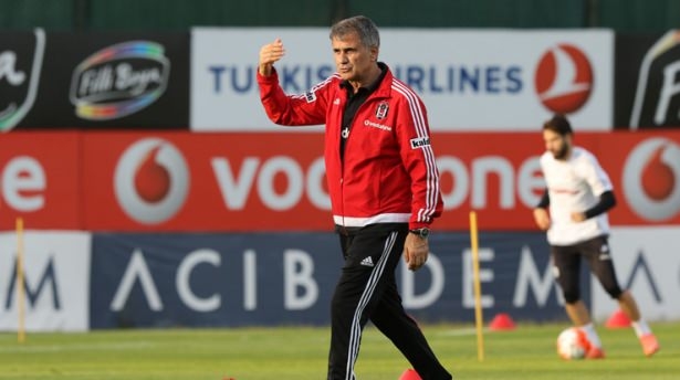 Şenol Güneş 4 Futbolcunun Biletini Kesti galerisi resim 1