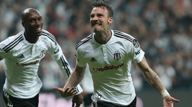 Şenol Güneş 4 Futbolcunun Biletini Kesti galerisi resim 7