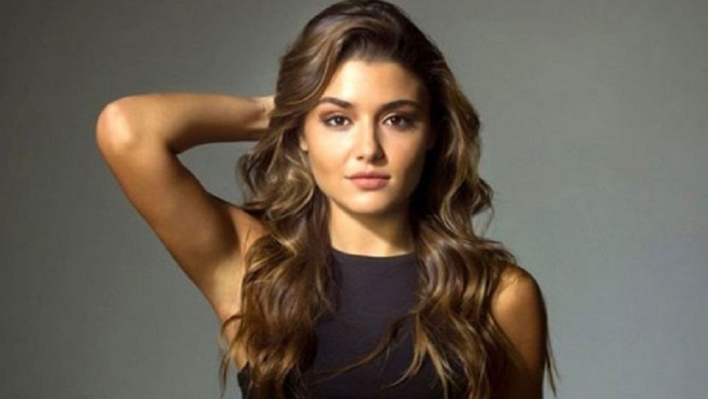 Hande Erçel’den  şaşkını çeviren paylaşım! galerisi resim 1