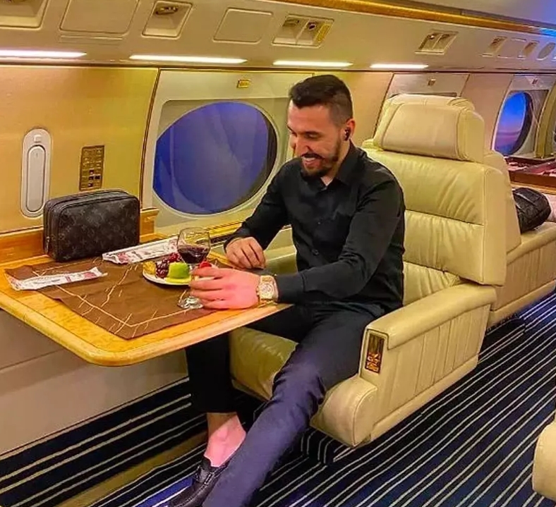 Ebru Gündeş ile 22 yaş küçük sevgilisi ile görüntülendi galerisi resim 5