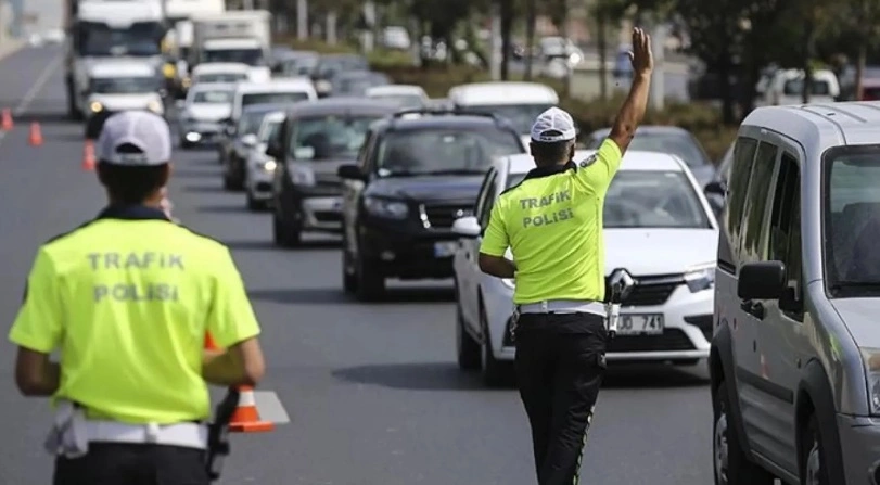 Arabası olan milyonlarca kişiye kötü haber o araçlar trafiğe çıkamayacak galerisi resim 2