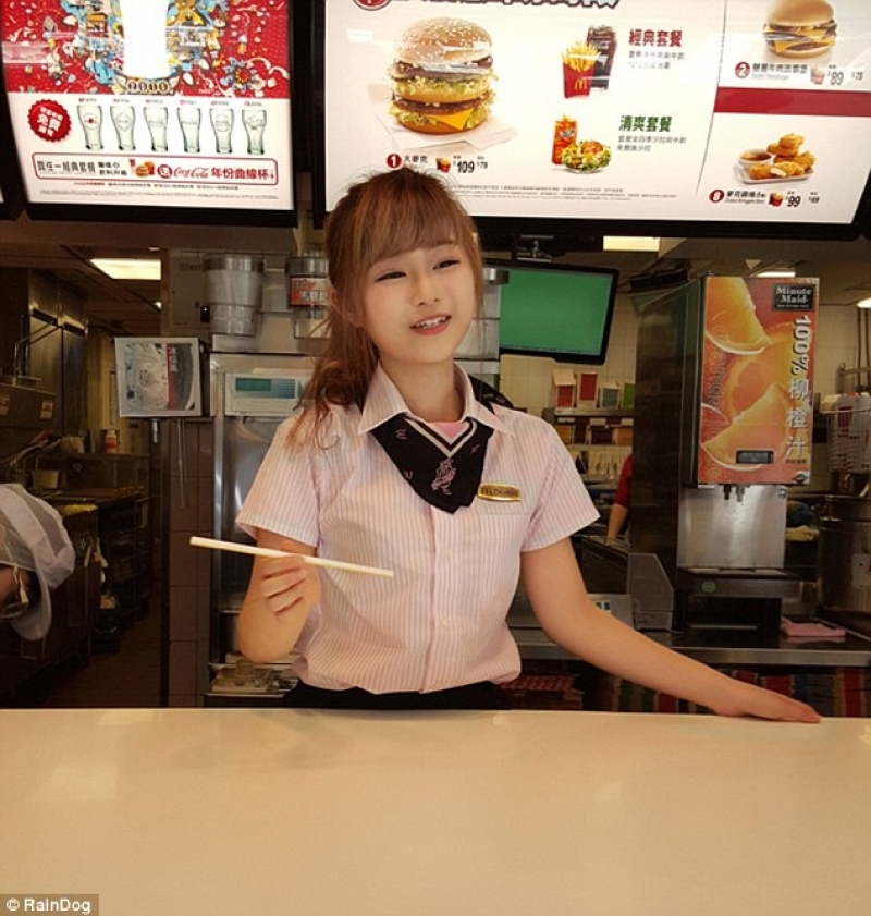 'McDonald’s Tanrıçası' sosyal medyayı salladı galerisi resim 2