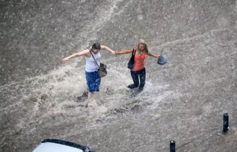Çöl tozları yerini yağışlı havaya bırakıyor galerisi resim 3