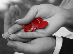 NAMAZ KILARKEN KOCAM DALGA GEÇİYORDU!