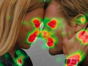 KADINLAR ERKEKLERDE İLK HANGİ BÖLGEYE BAKIYOR !