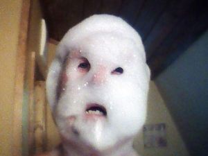 PAYLAŞTIĞI FOTOĞRAFI GÖREN BABASI 600 KM YOL GİTTİ, EVİNİ BASTI !