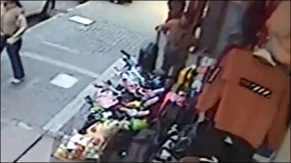 Ünlü oyuncu hırsızlık yaparken yakalandı! galerisi resim 2