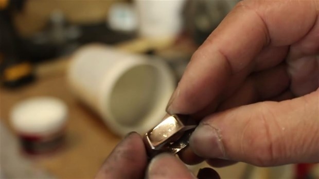 EŞİNİN İSTEDİĞİ YÜZÜĞÜ ALMAYA PARASI YETMEYEN ADAM CİVATADAN ÖYLE BİR ŞE galerisi resim 21