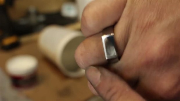 EŞİNİN İSTEDİĞİ YÜZÜĞÜ ALMAYA PARASI YETMEYEN ADAM CİVATADAN ÖYLE BİR ŞE galerisi resim 22