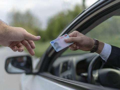 Ehliyet sahipleri dikkat.Bu tarihe dikkat artık zorunlu oldu galerisi resim 2
