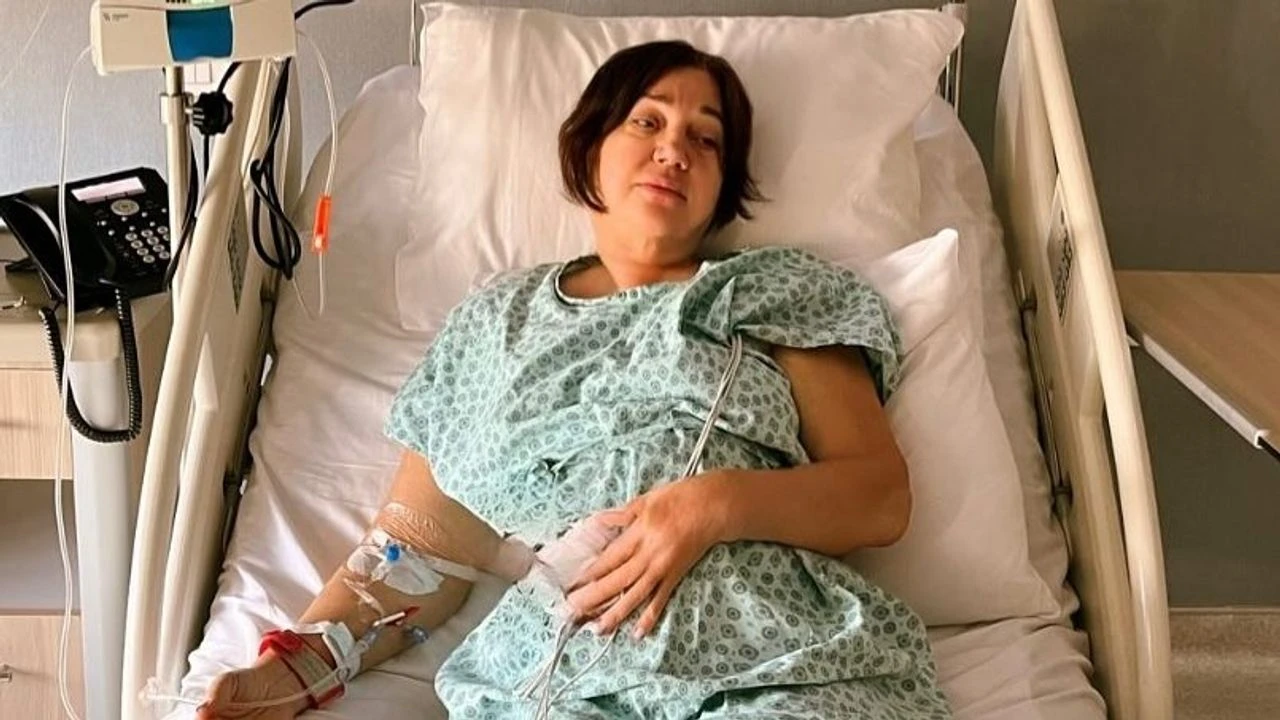 Nazan Öncel apar topar acile kaldırıldı galerisi resim 1