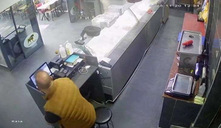 Deprem Oldu Yer Yerinden Oynadı.. galerisi resim 3