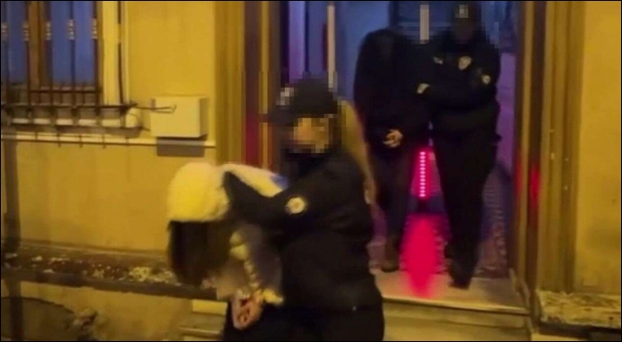 Kafeye giden kadın galerisi resim 2