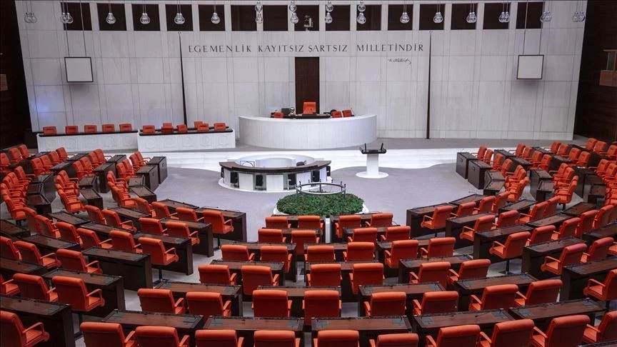 Meclisten geçti 2000’den sonra SGK'li olanlar voleyi vurdu. galerisi resim 1