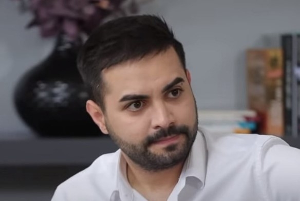 Ünlü sunucu ve sosyal medya fenomeni Kadir Ezildi galerisi resim 3