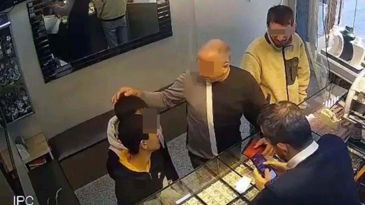 Altın Dolu Çantayı teslim ettiler galerisi resim 1