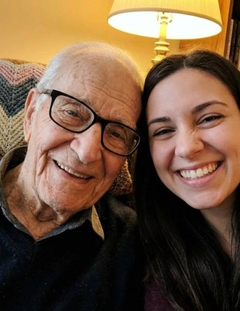 Anne ve babam öldükten sonra dedem beni tek başına büyüttü. galerisi resim 2