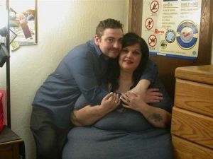 BU ABLA ÖYLE BİR KİLO VERDİ Kİ... KADIN RESMEN İÇİNDEN İKİ KİŞİ DAHA ÇIK