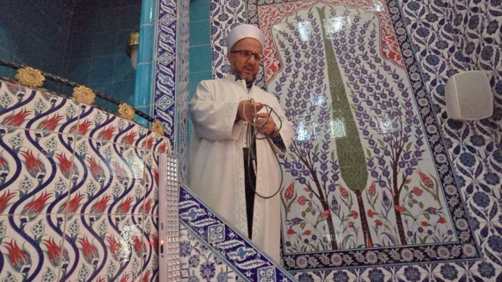 Cami'de Büyük Skandal galerisi resim 2