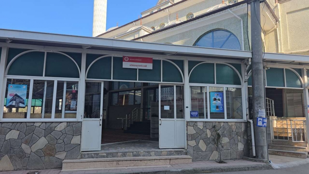 Cami'de Büyük Skandal galerisi resim 3