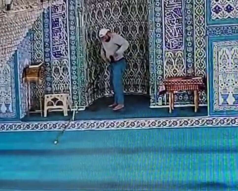 Cami'de Büyük Skandal galerisi resim 4