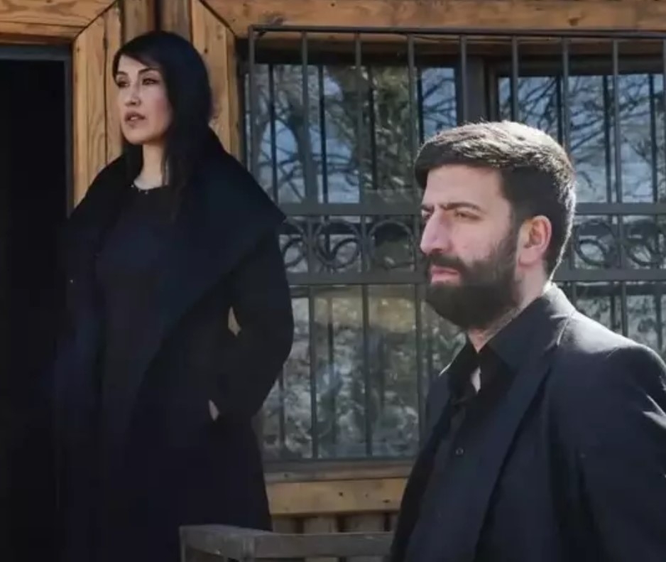 Ünlü dizi oyuncumuz 37 yaşında hayata veda etti galerisi resim 2