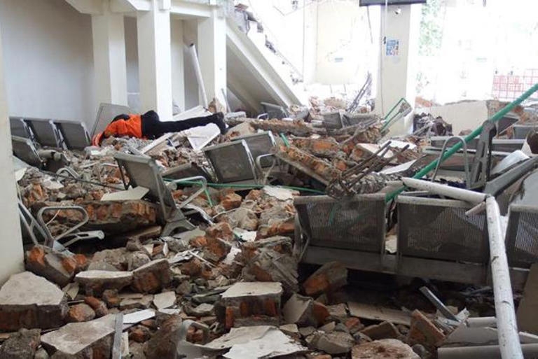 7.7 şiddetinde depremle sarsıldı! galerisi resim 2