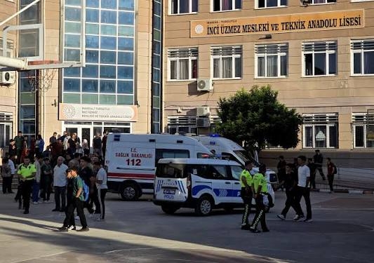 Manisa Anadolu Lisesine galerisi resim 3