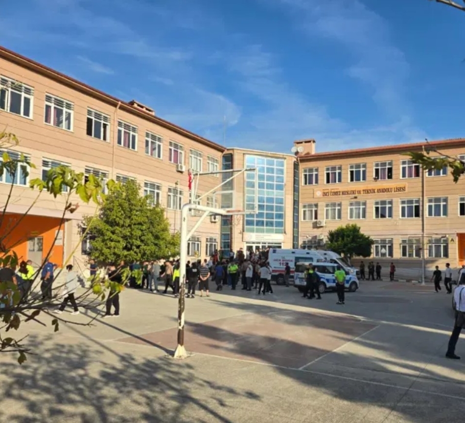 Manisada liseye saldıran kişi galerisi resim 1