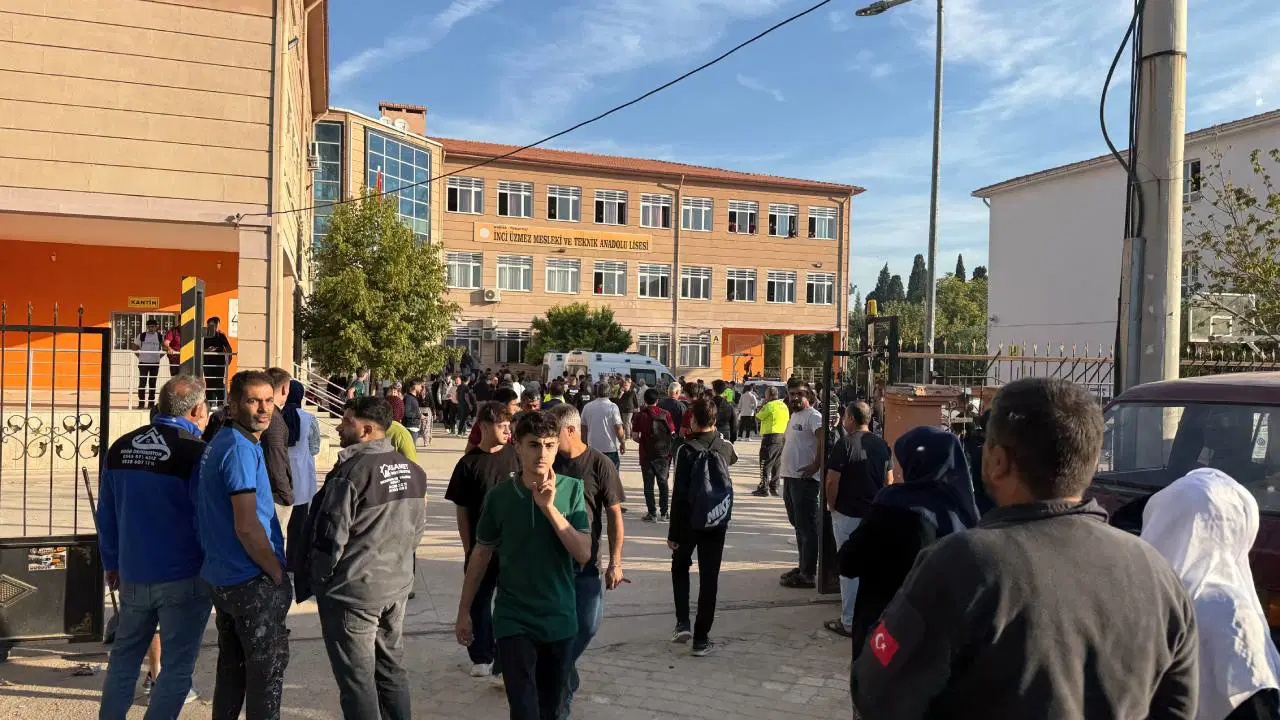 Manisada liseye saldıran kişi galerisi resim 4