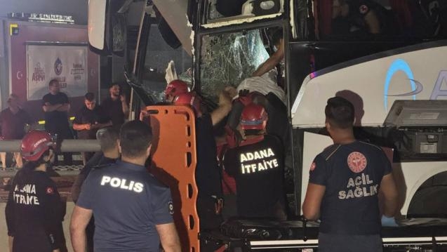 Yolcu otobüsü kaza yaptı galerisi resim 2
