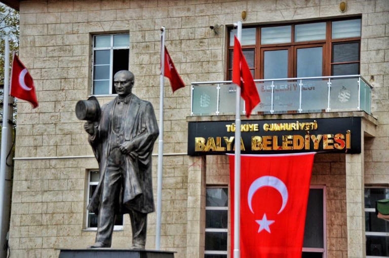 Deprem bir ilçeyi ayağa kaldırdı galerisi resim 2