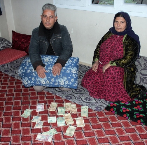 Yıllar Önce Ölen Annesinin Yastığından Milyonlar Çıktı Ama Paraları Harc galerisi resim 3