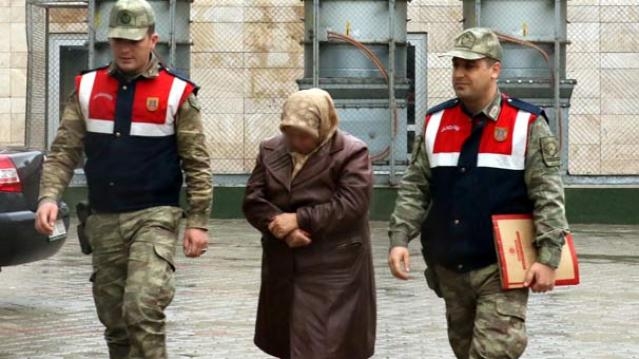 YAŞLI ADAMI EVLİLİK VAADİYLE KANDIRIP... galerisi resim 4