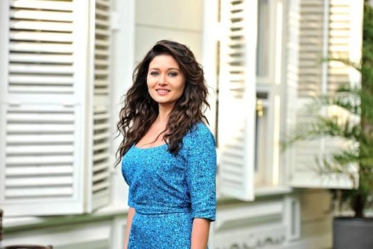 NURGÜL YEŞİLÇAY YALNIZLIKTAN USANDI VE DERT YANDI! galerisi resim 2