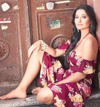 NURGÜL YEŞİLÇAY YALNIZLIKTAN USANDI VE DERT YANDI! galerisi resim 4