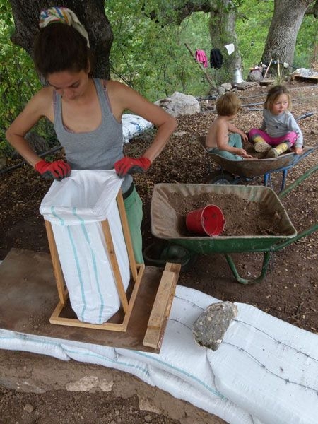 3.5 YAŞINDAKİ KIZIYLA 1500 TL'YE EV YAPTI galerisi resim 3