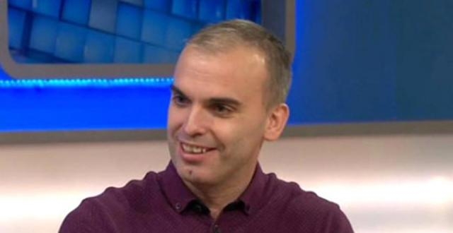 40 YIL SONRA ARADIĞI BABASININ KADIN OLDUĞUNU ÖĞRENİNCE ŞOK OLDU !!! galerisi resim 5