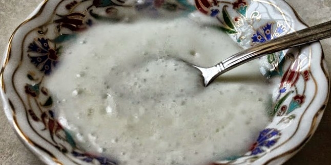 LEKESİZ BİR CİLT İÇİN YOĞURT KARBONAT MASKESİ… BAKIN NASIL UYGULANIYOR galerisi resim 3