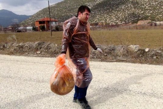 İNSANLIK BU POŞETTE! İPLE DİREĞE ASTILAR... galerisi resim 3