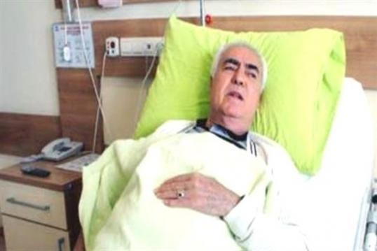 EFSANE TÜRKÜCÜDEN HAYRANLARINI ÜZEN HABER! galerisi resim 2