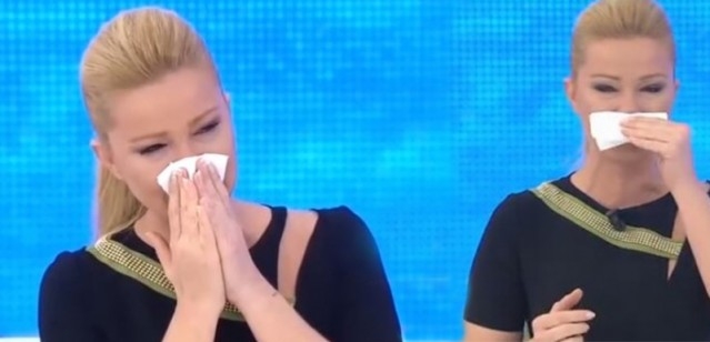 ŞOKE EDEN OLAY!!! MÜGE ANLI ÖLÜM HABERİNİ DUYUNCA YIKILDI... galerisi resim 2