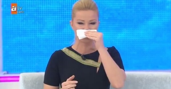 ŞOKE EDEN OLAY!!! MÜGE ANLI ÖLÜM HABERİNİ DUYUNCA YIKILDI... galerisi resim 6