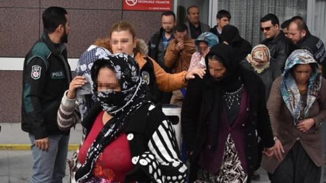 POLİSLER EVİ BASINCA ŞOK OLDULAR! 'GÜN YAPIYORDUK' DEDİLER AMA galerisi resim 2