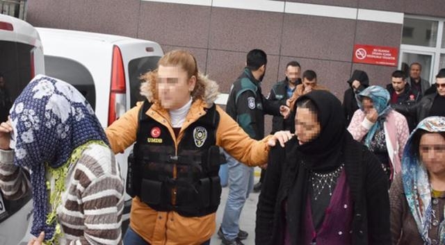 POLİSLER EVİ BASINCA ŞOK OLDULAR! 'GÜN YAPIYORDUK' DEDİLER AMA galerisi resim 3