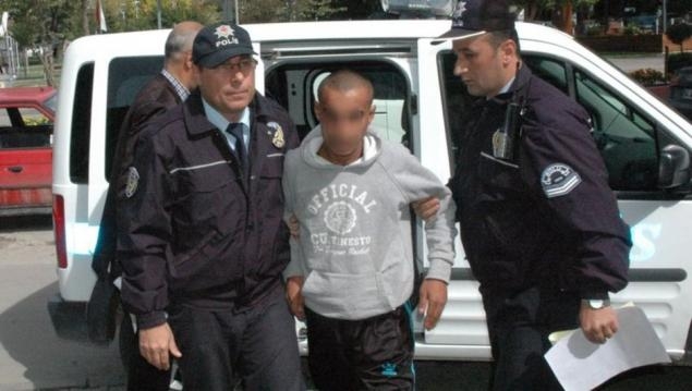 CİNSEL İSTİSMARA UĞRAYAN 14 YAŞINDAKİ KIZ SANIĞI SALONDA GÖRÜNCE... galerisi resim 2